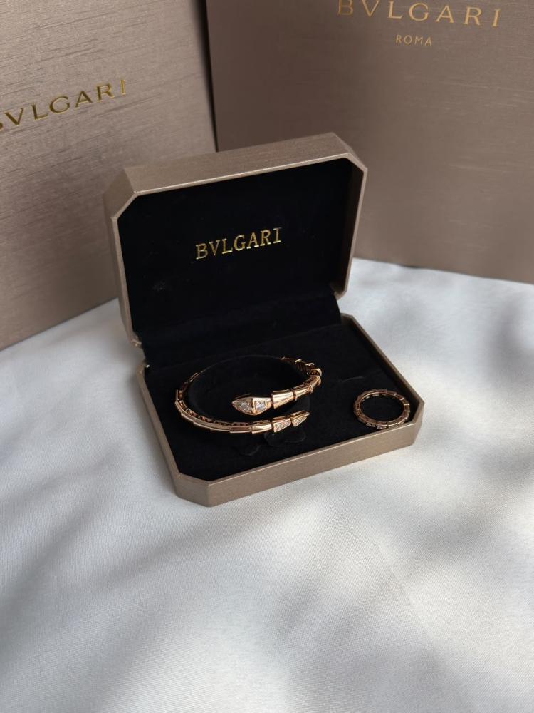 سوار بولغري Serpenti Viper مع خاتم مطابق بلون ذهبي