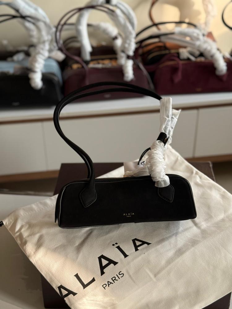 Alaya Tequila suede bag with large straps and black leather trim