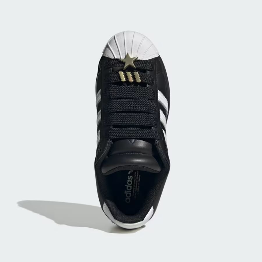 سنيكرز أسود جلدي Adidas Superstar ST بمقدمة صدفية بيضاء