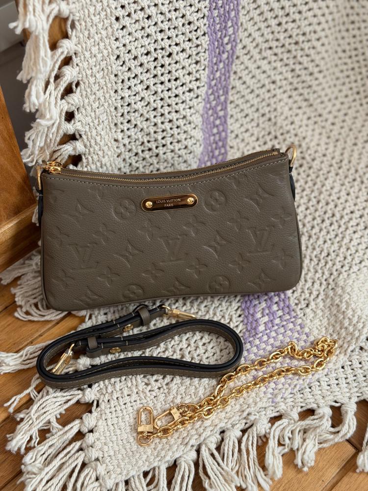 شنطة راقية لويس فيتون Liv Pochette  بلون ايتوب نقشة مونوغرام