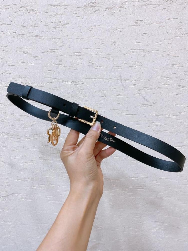 حزام نسائي جلدي Miss Dior بلون أسود