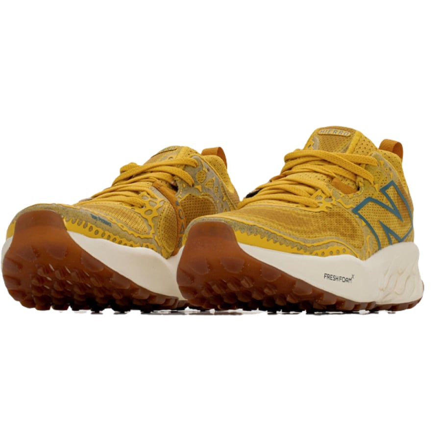 سنيكر new balance هييرو v8 رجالي لون أصفر بشعار أزرق