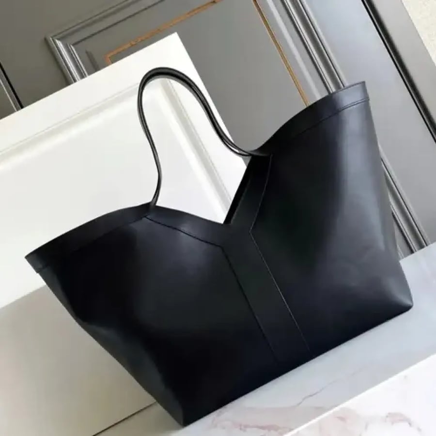 حقيبة ysl كبيرة توت باق جلد بلون اسود