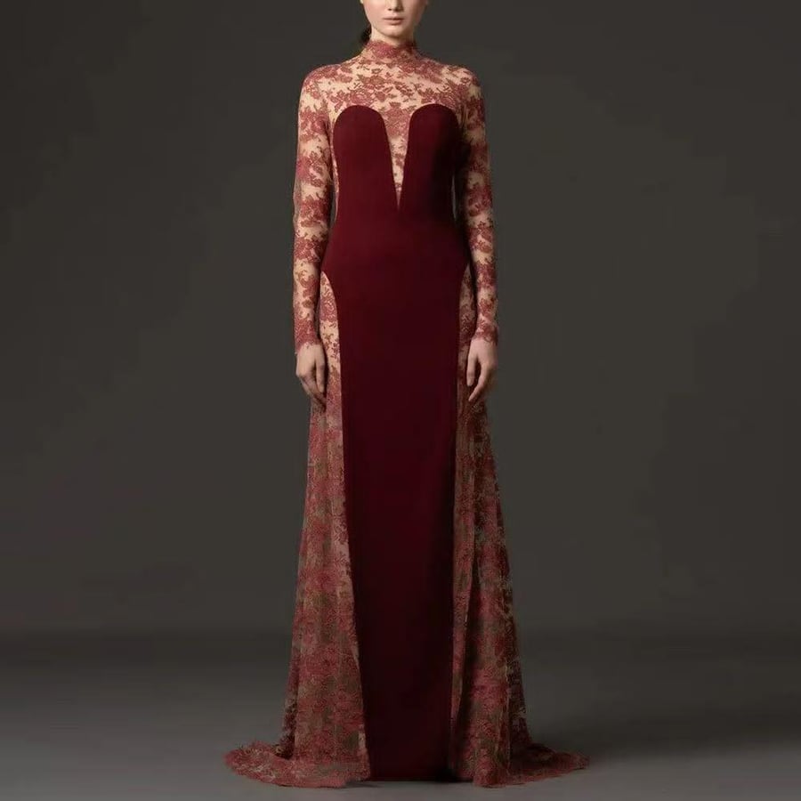 فستان سهرة أحمر ماركة BALMAIN بياقة عالية وأكمام طويلة مع تطريز شبكي
