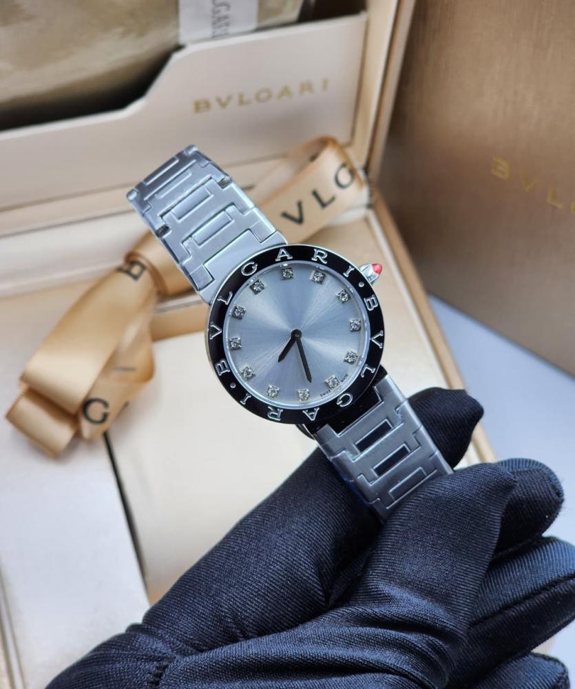 ساعة ماركة Bvlgari لون فضي بقرص اسود