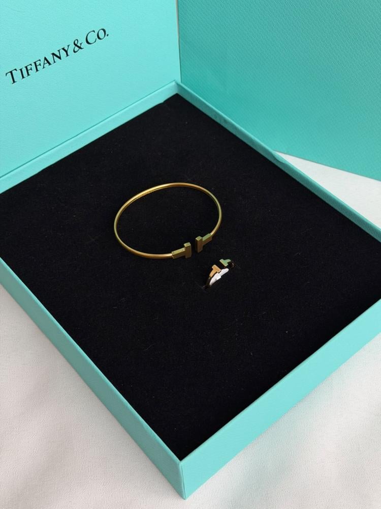 أسوارة Tiffany T Wire Bracelet مع خاتم بلون ذهبي