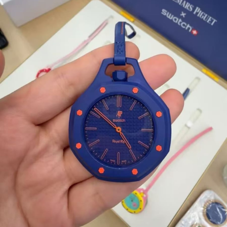 ساعة جيب Audemars Piguet X Swatch لون نيفي