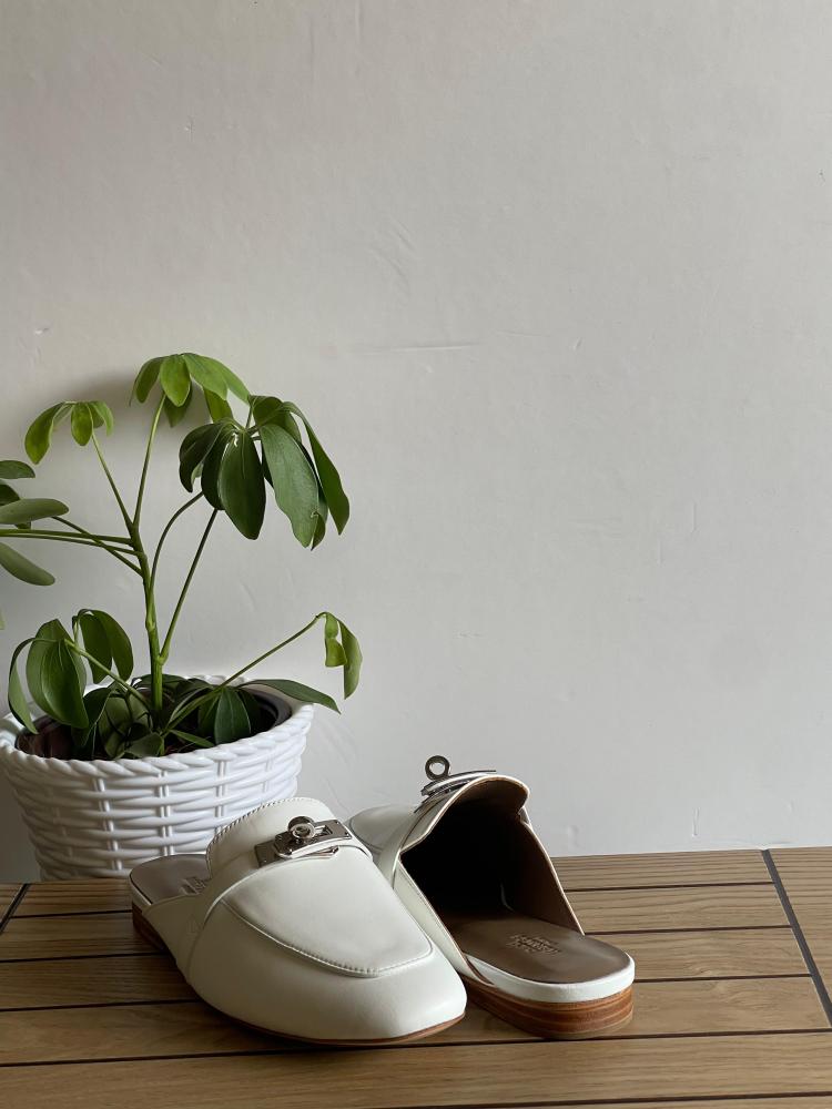 Hermes Oz Women's Leather Closed Toe Slippers in White
