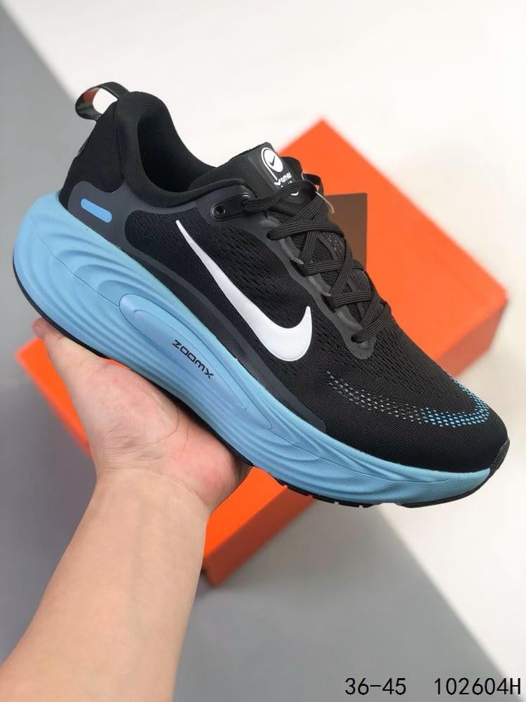 حذاء للجري Nike Vomero 19 بلون اسود ونعل أزرق