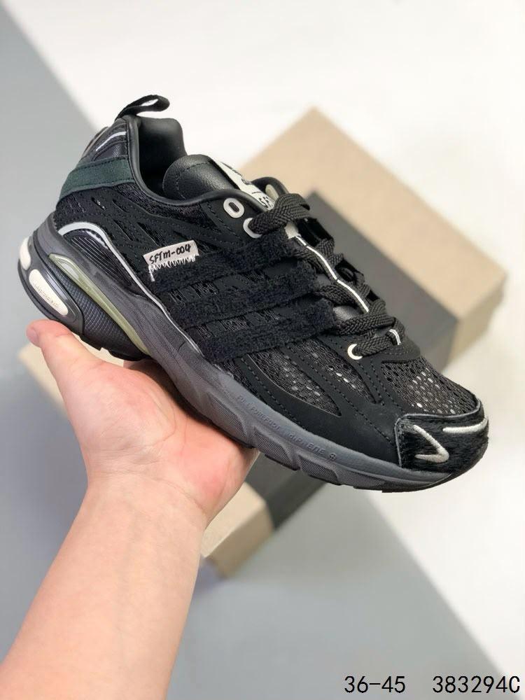 سنيكرز Adidas Adistar Cushion x SFTM بلون اسود
