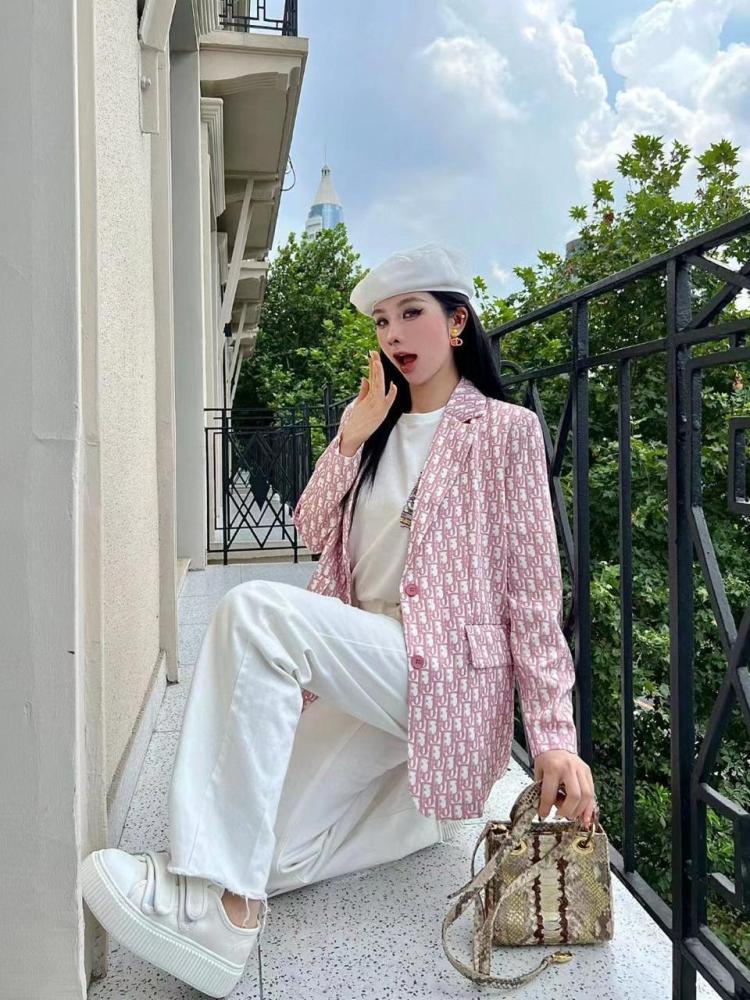 بلايزر ديور نسائي جاكيت رسمي انيق بنقشة ديور اوبليك لون زهري