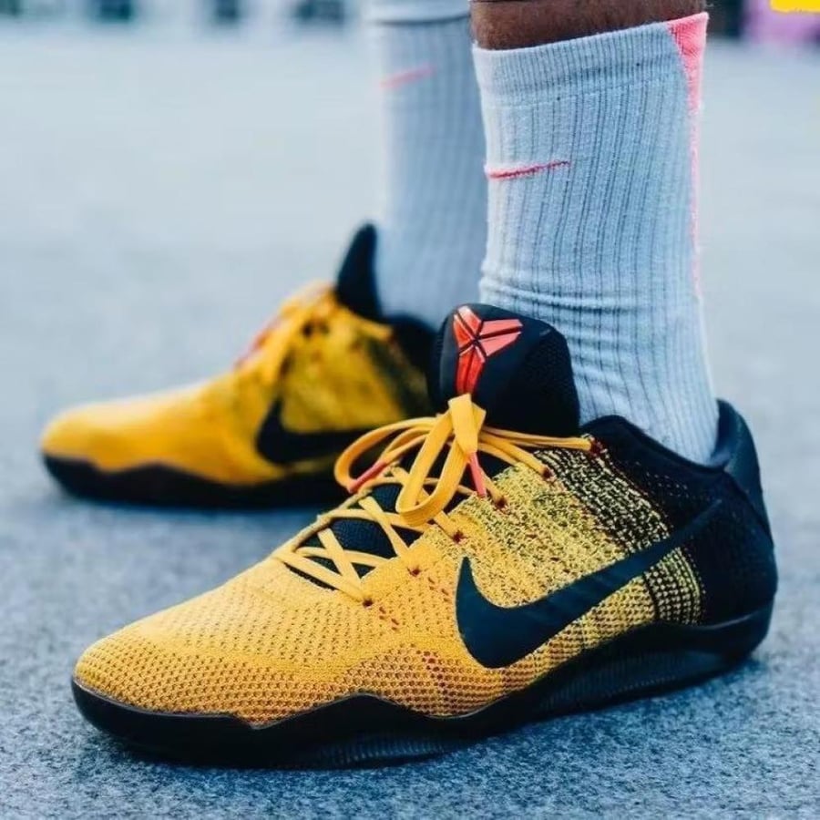 سنيكرز NIKE KOBE 11  بروس لي باللونين الأصفر والأسود