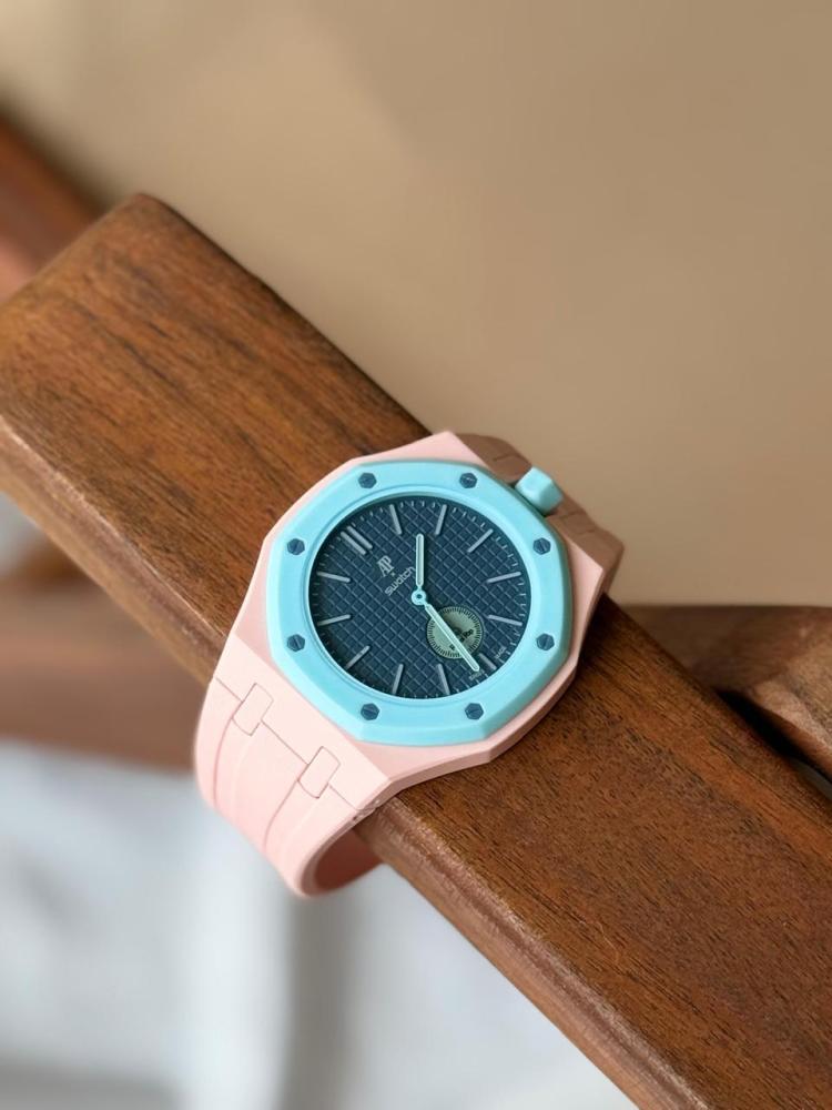ساعة ROYAL POP AP x SWATCH بسوار وردي وقرص أزرق
