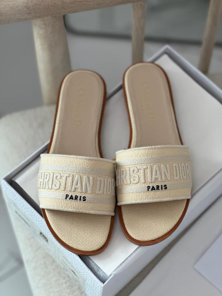 Dior Dway flat slipper in beige woven with the brand's logo embroidered