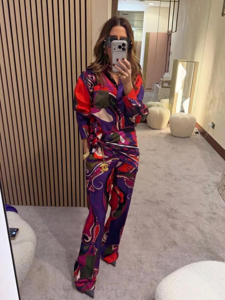 طقم Pucci نسائي قميص وبنطال بنقشة تجريدية متعددة الألوان