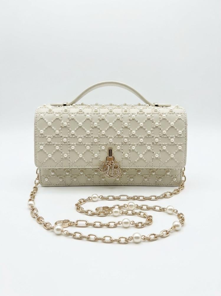 حقيبة بيضاء بتطريز كريستالي لامع  My Dior Mini Bag