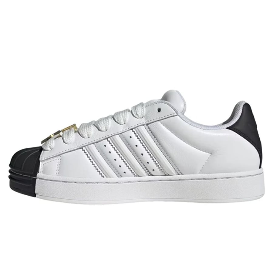 سنيكر أبيض Adidas Superstar ST بمقدمة صدفية سوداء