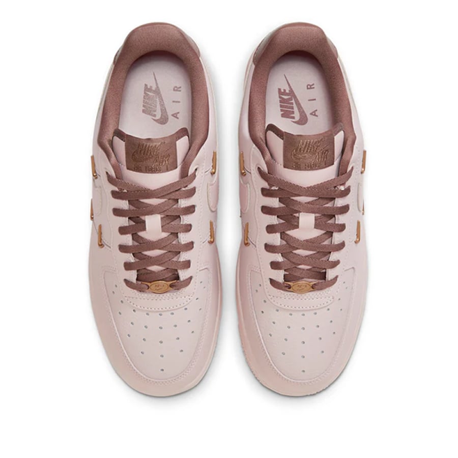 حذاء Nike Air Force 1 Low LX بلون روز