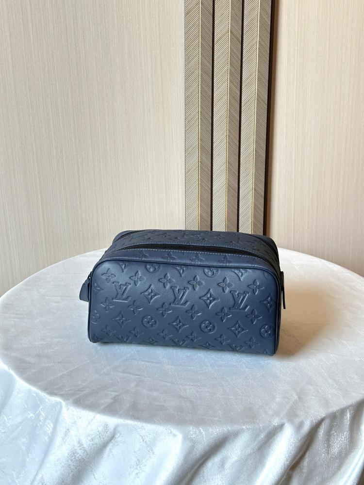حقيبة اغراض شخصية سوداء  LV دروب كيت مونوغرام