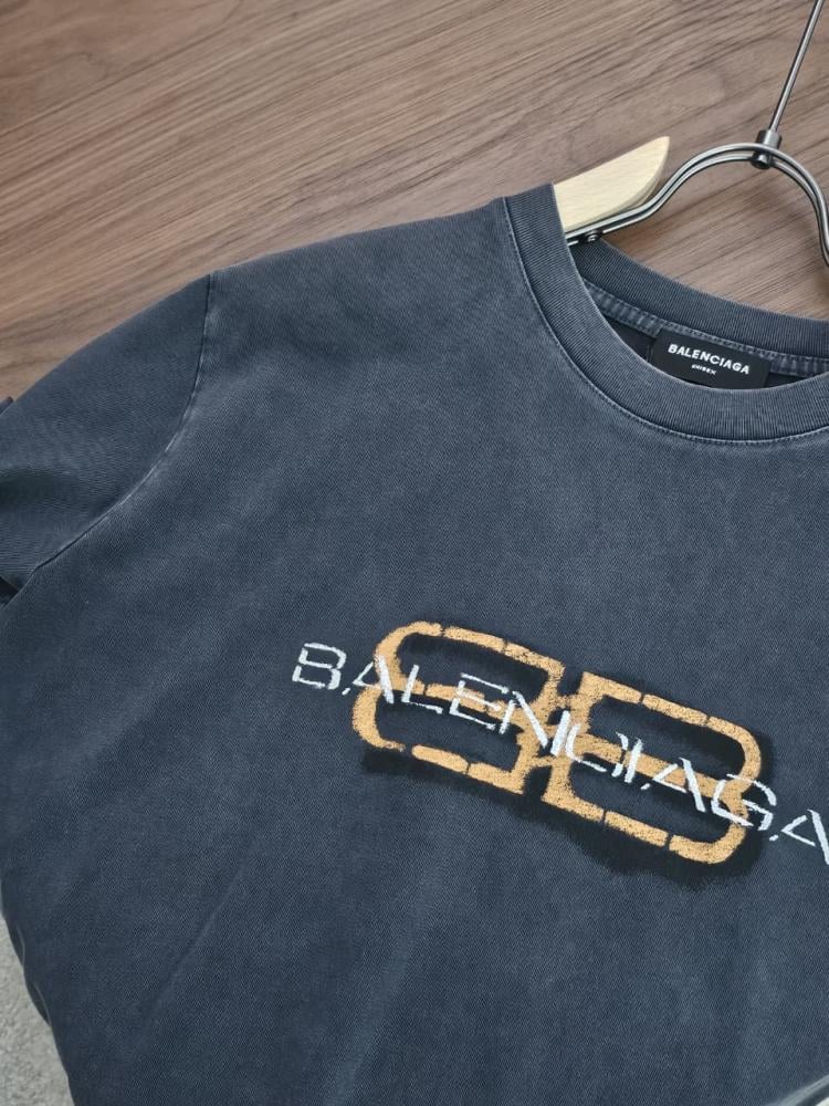 تيشيرت بالنسياغا 2026 بشعار BB بلون أزرق داكن
