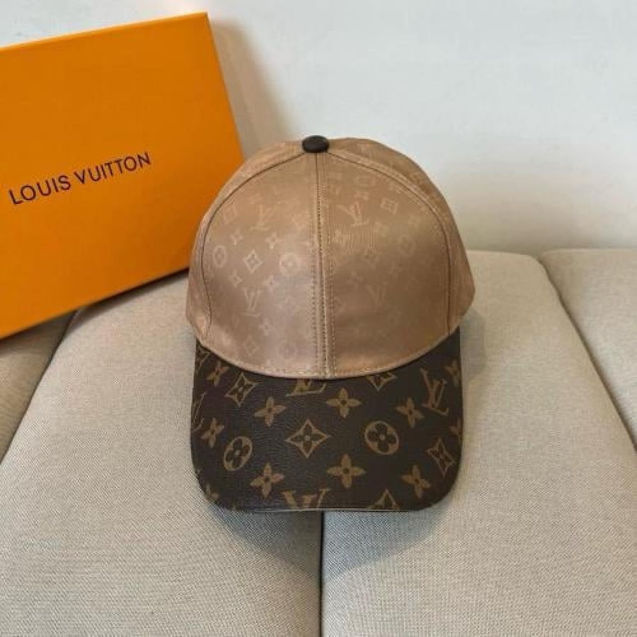 Louis Vuitton baseball cap, black and beige monogram leather