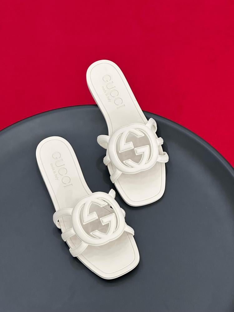 Gucci white flat summer slippers with interlocking logo