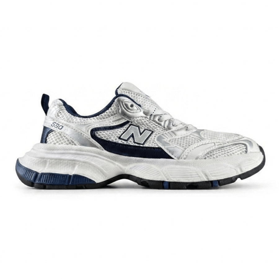 حذاء New Balance MR530 بلون فضي بلمسات سوداء