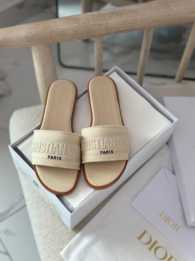 Dior Dway flat slipper in beige woven with the brand's logo embroidered