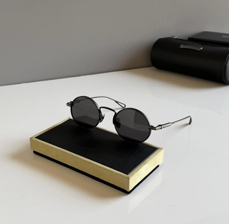 نظارة شمس مدورة Chrome Hearts بعدسات سوداء