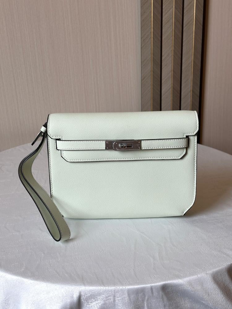 شنطة بيضاء رجالية hermes كيلي ديبيش بقفل فضي