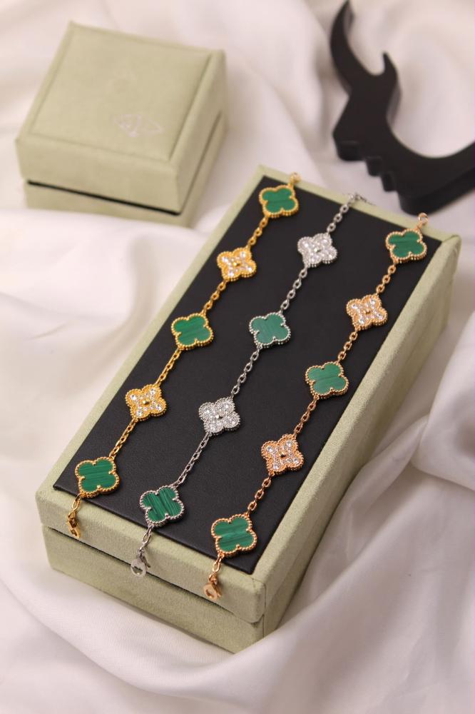 اساور نسائيه Van Cleef فينتاج ألامبرا بأزهار بلون زمردي