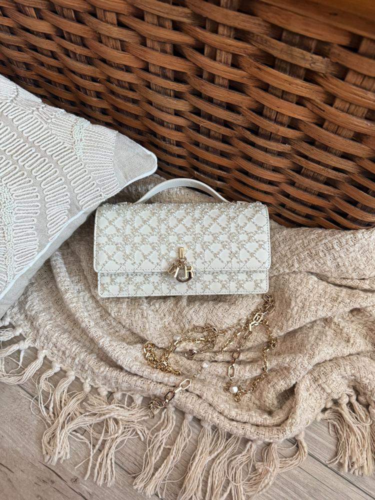 حقيبة بيضاء بتطريز كريستالي لامع  My Dior Mini Bag