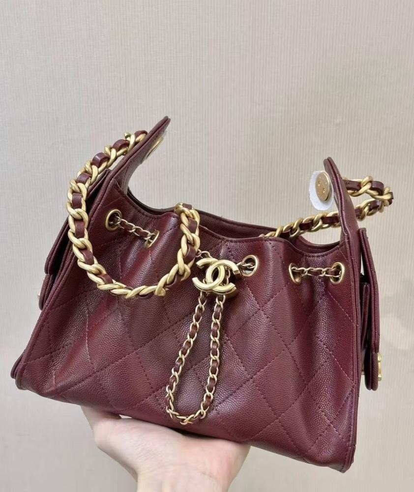 شنطة chanel hobo جلد بلون عنابي بسلسلة ذهبية
