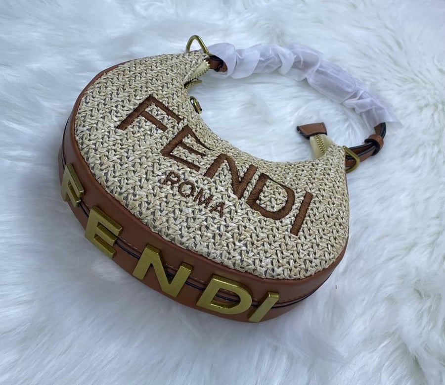 حقيبة قش هوبو فيندي Fendigraphy بحواف جلدية بني