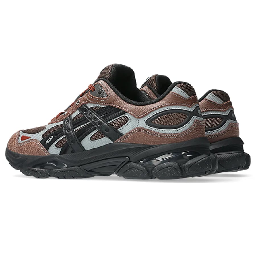 شوز ركض Asics Gel-NYC 2.0 بلون بني وأسود
