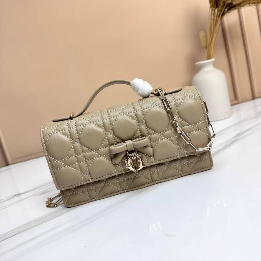 شنطة MY DIOR بسلسلة كتف لون ايتوب بنقشة كاناج فاخرة