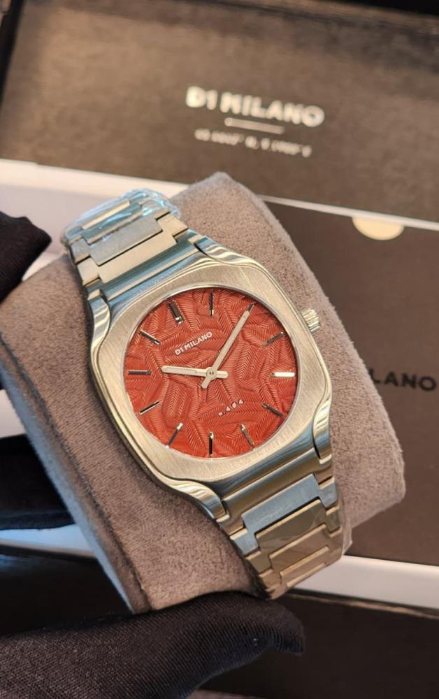 ساعة يد D1 milano watch رجالي معدنية سيلفر ويذ ريد روك