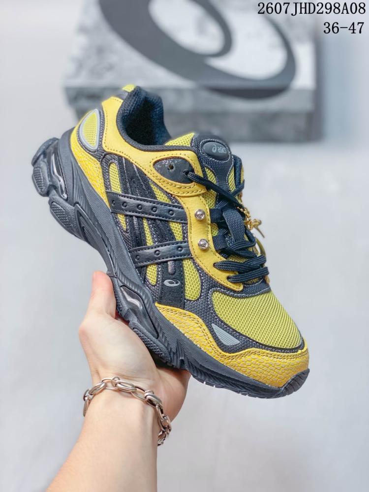 شوز ASICS × HAL Studios  Gel-NYC 2.0 Pack باللون الأصفر والأسود