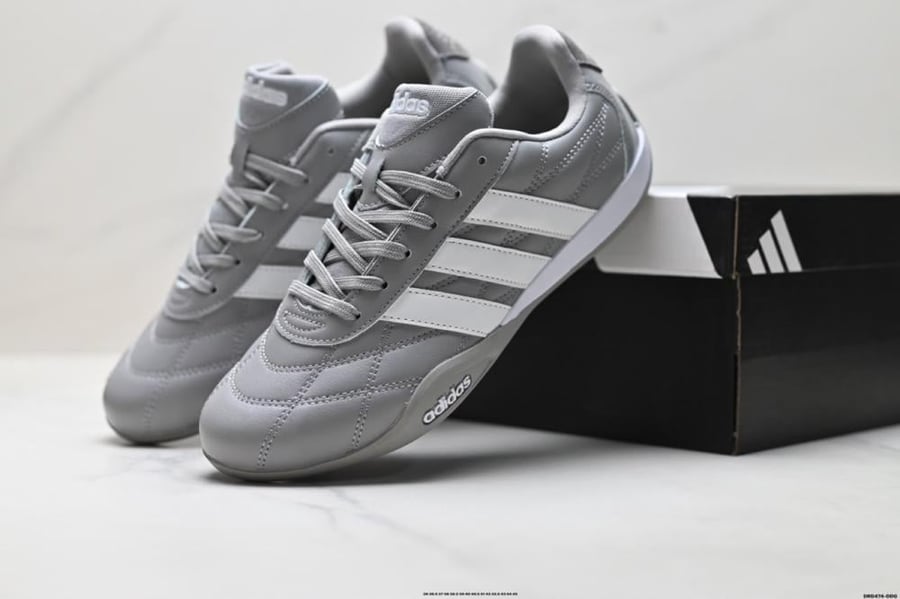 سنيكرز Adidas Originals Adiracer بلون رمادي