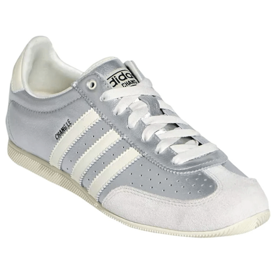شوز Adidas Changle بلون فضي وخطوط بيضاء