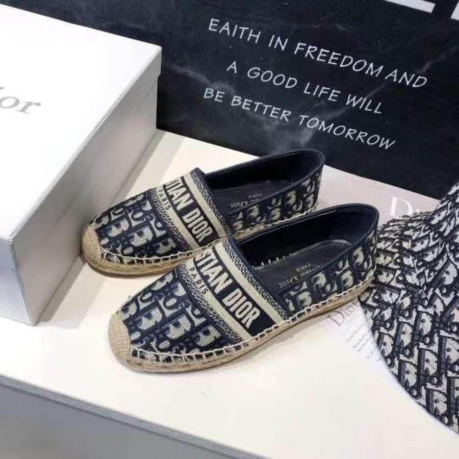 DIOR