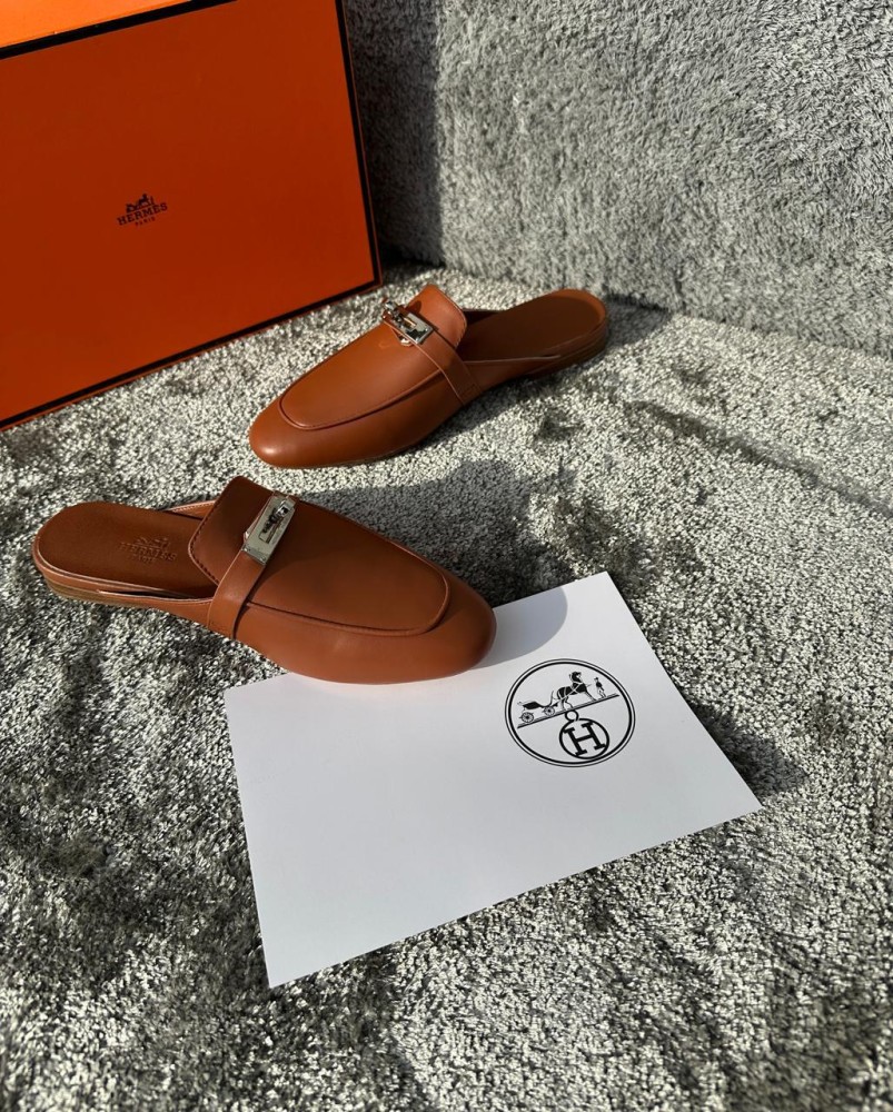 حذاء نسائي هيرميس مغلق لون بني