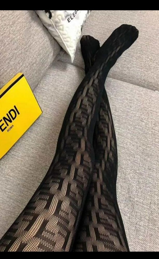 جوارب نسائية من فيندي لون أسود شفافة انيقة