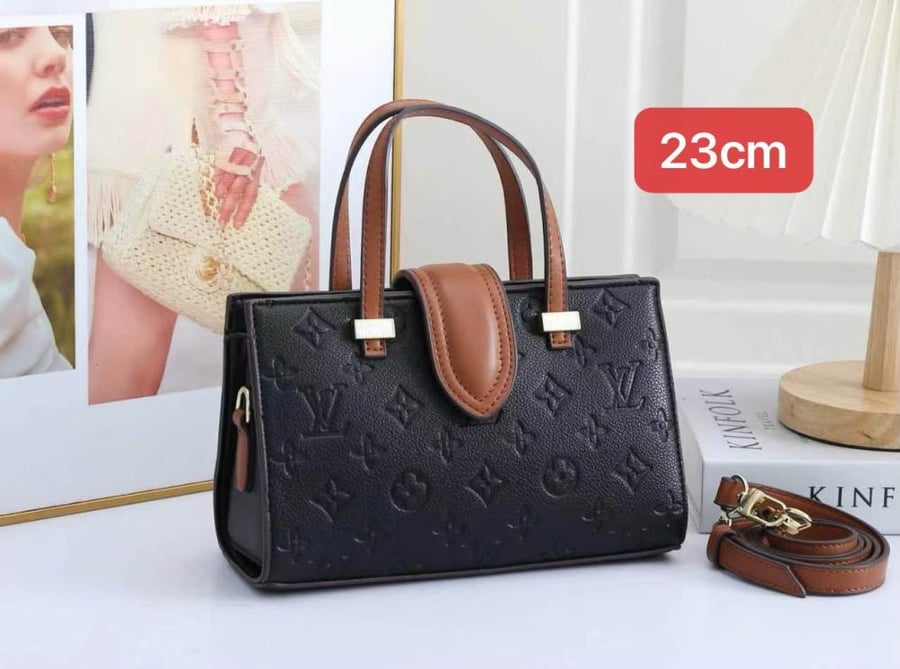حقيبة تسوق ماركة LV بلون أسود وبني مونوغرام 23سم