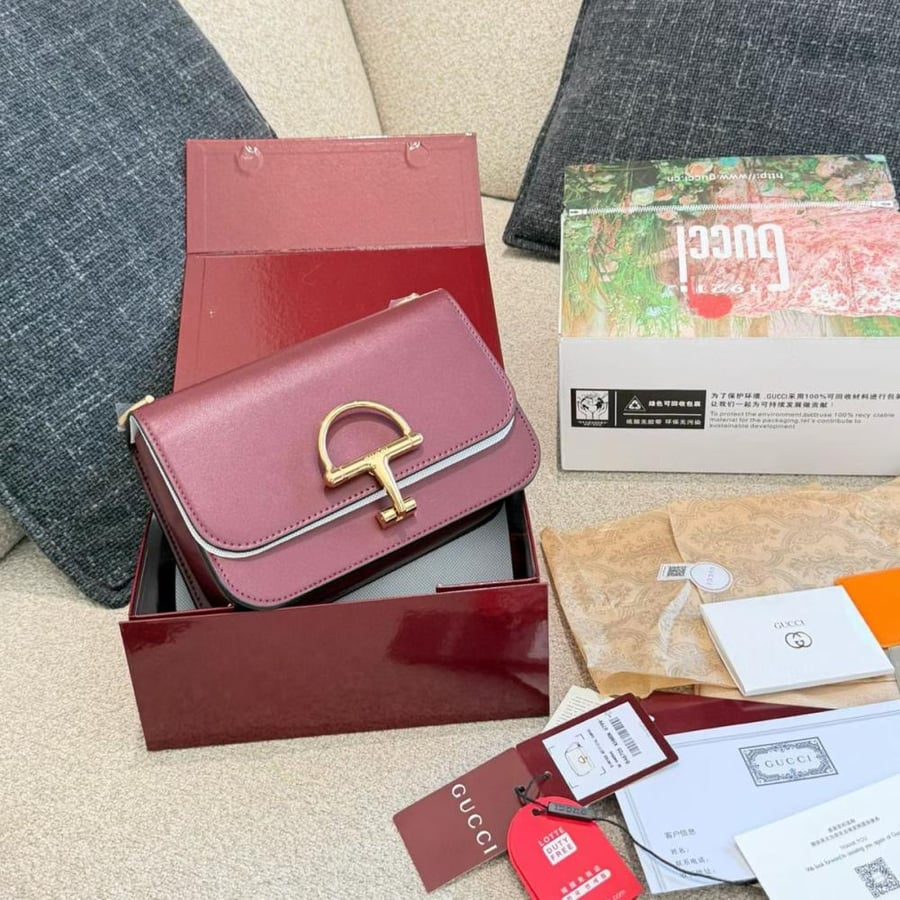 شنطة يد Gucci صغيرة سيينا بلون بورغندي مع معدن ذهبي