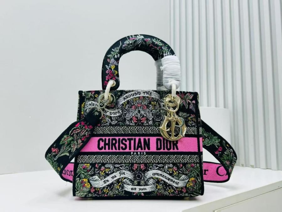 حقيبة كتف DIOR لون بلاك مع فوشيا بزركشة أنيقة