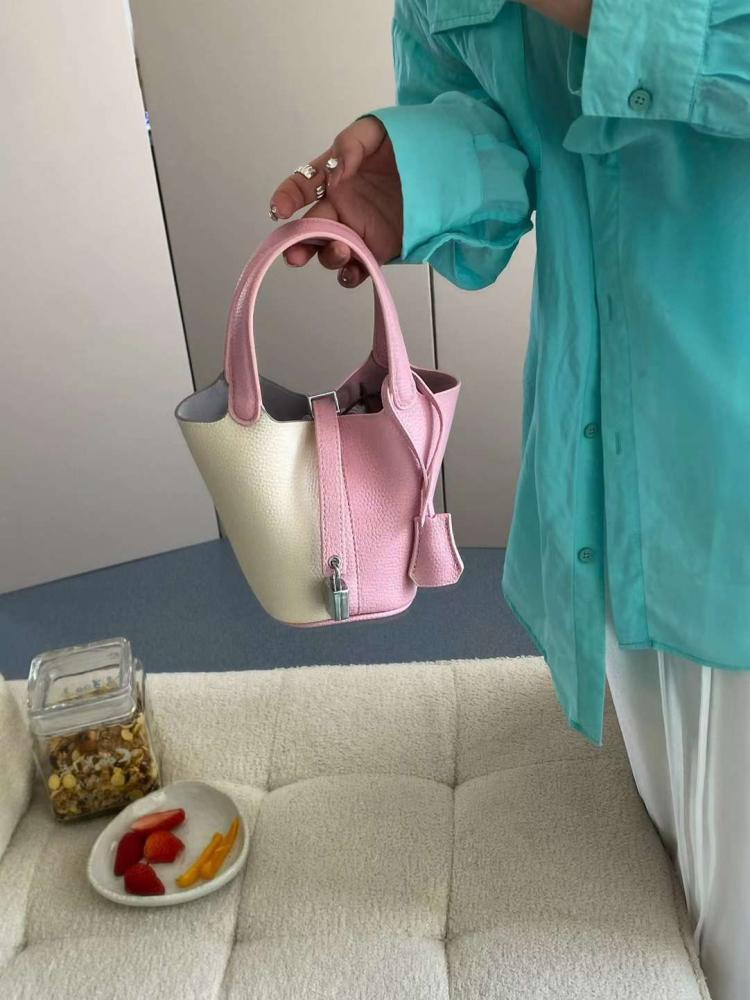 Hermes Picotin bag with a practical design in pink and white