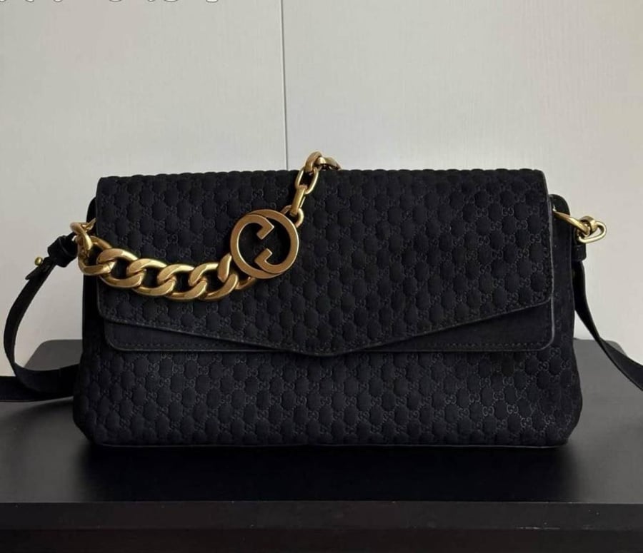 gucci شنطة كتف تشاين شمواه بنقشة GG بلون أسود