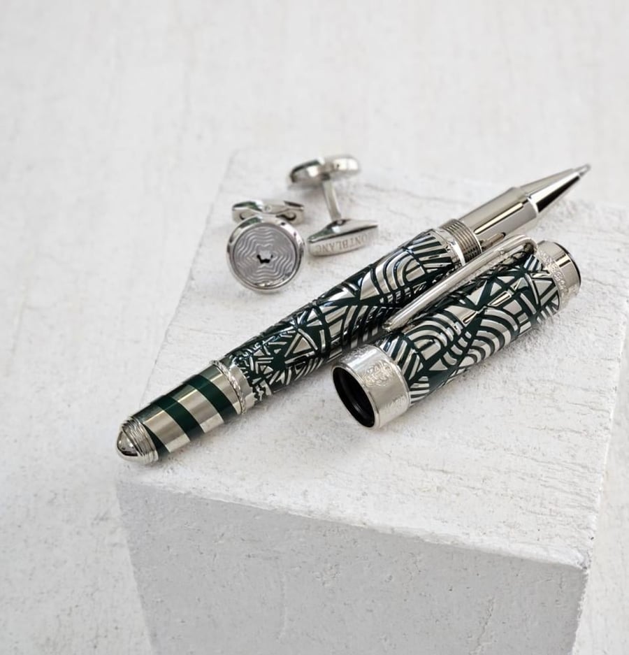 Montblanc pen and cufflinks in silver and black engraving, a men's gift