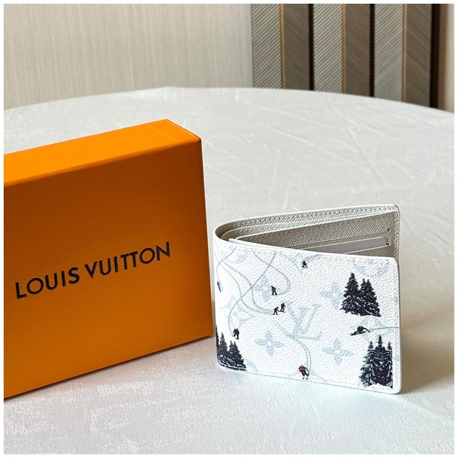 محفظة رجالي Louis Vuitton بلون أبيض بنقشة التزلج